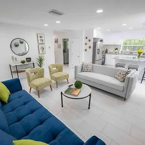 Beautiful House, Walking Distance To Stadium Holiday home